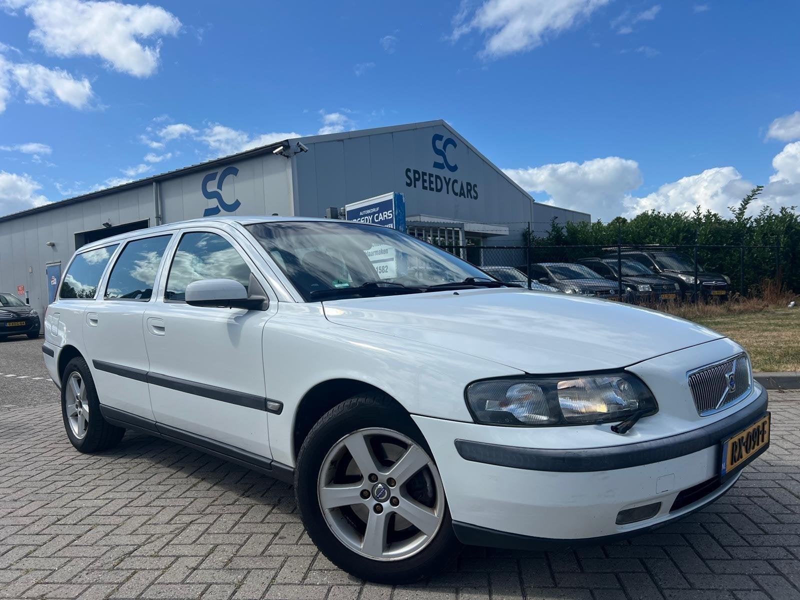Volvo V70 2.4 Automaat Cruise Clima Stoelverwarming Trekhaak, Stoelverwarming, Stof, Zwart, Wit