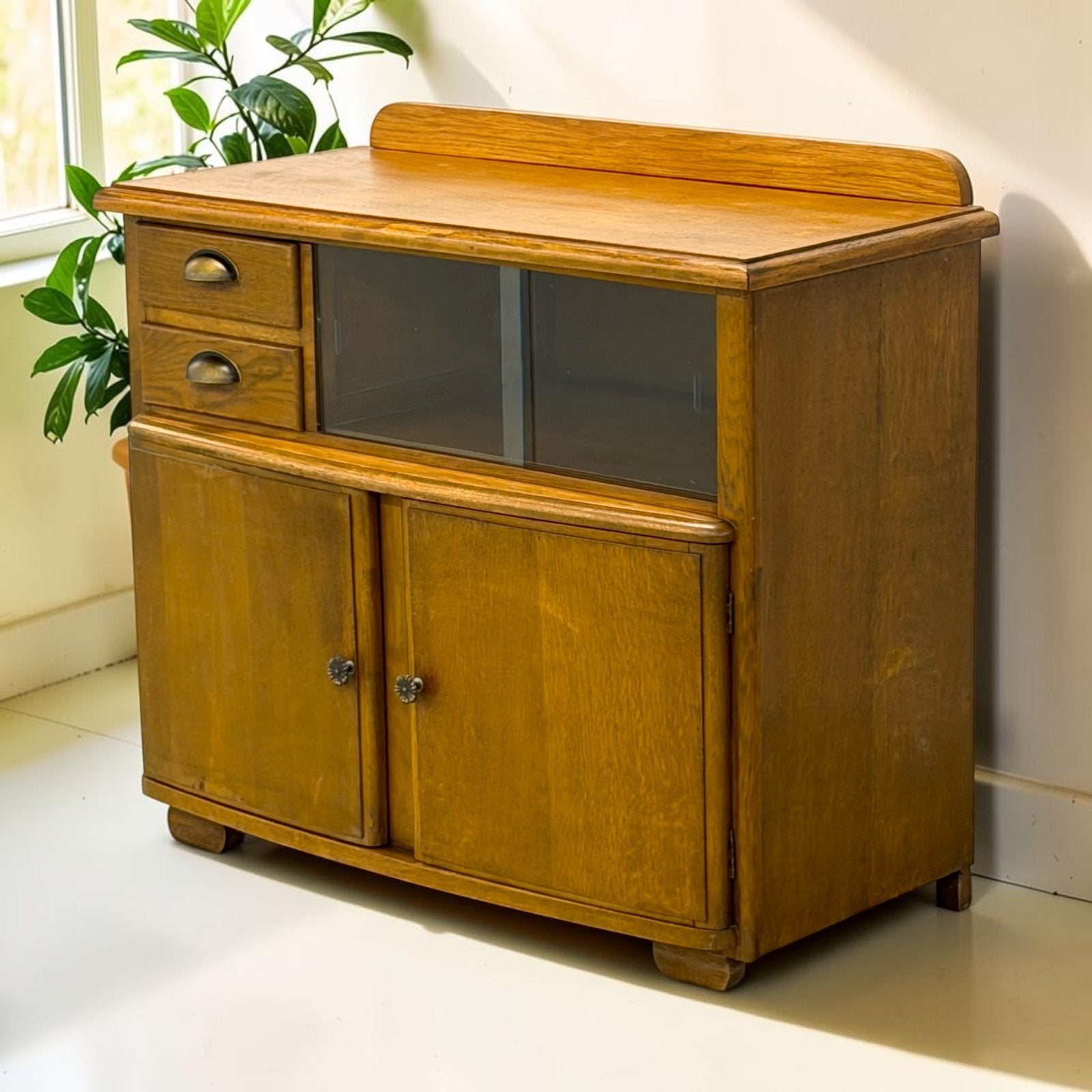Vintage brocante dressoir | houten dressoir | retro dressoir, Huis en Inrichting, Kasten | Dressoirs, Ophalen, Glas, Gebruikt