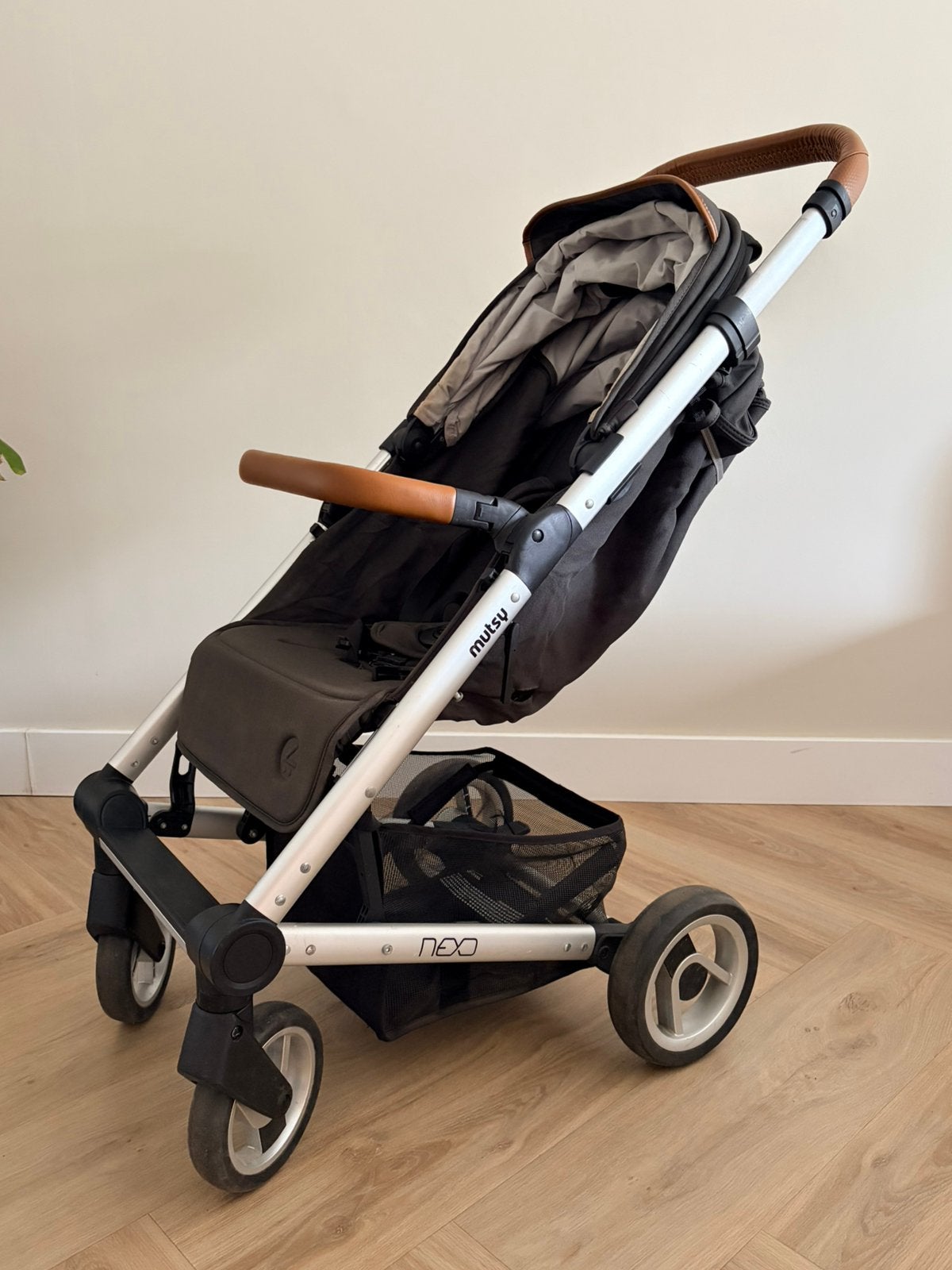 Mutsy Nexo buggy – donkergroen, Ophalen, Zo goed als nieuw, Mutsy, Verstelbare duwstang