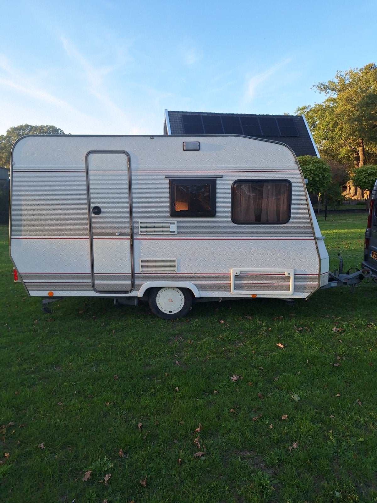 mooie nette caravan dethleffs new line, .., Overige typen, Rondzit, Bedrijf