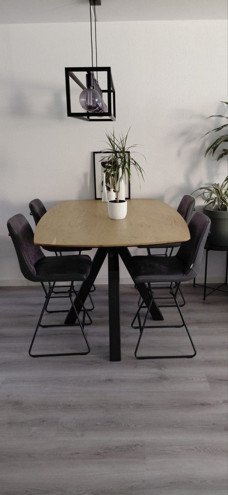 Moderne eethoek: eettafel met 4 barstoelen (z.g.a.n.), Ophalen