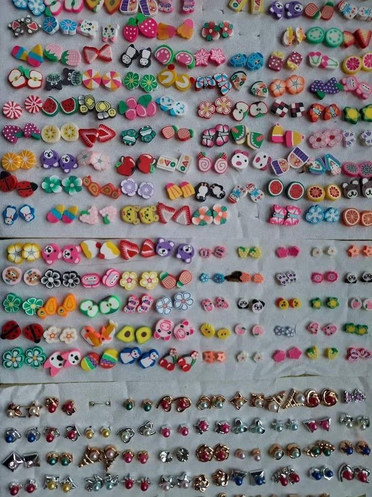 partij oorbellen 50 stuks 15 euro.   partij oorbellen NIEUW, Ophalen of Verzenden, Nieuw, Overige kleuren, Oorbellen