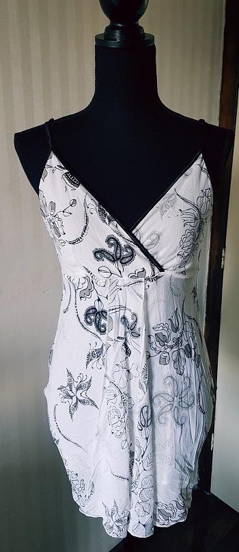Nieuw! Mooie zomerse tuniek in wit zwart verstelbare bandjes, Verzenden, Nieuw, Maat 34 (XS) of kleiner, Wit