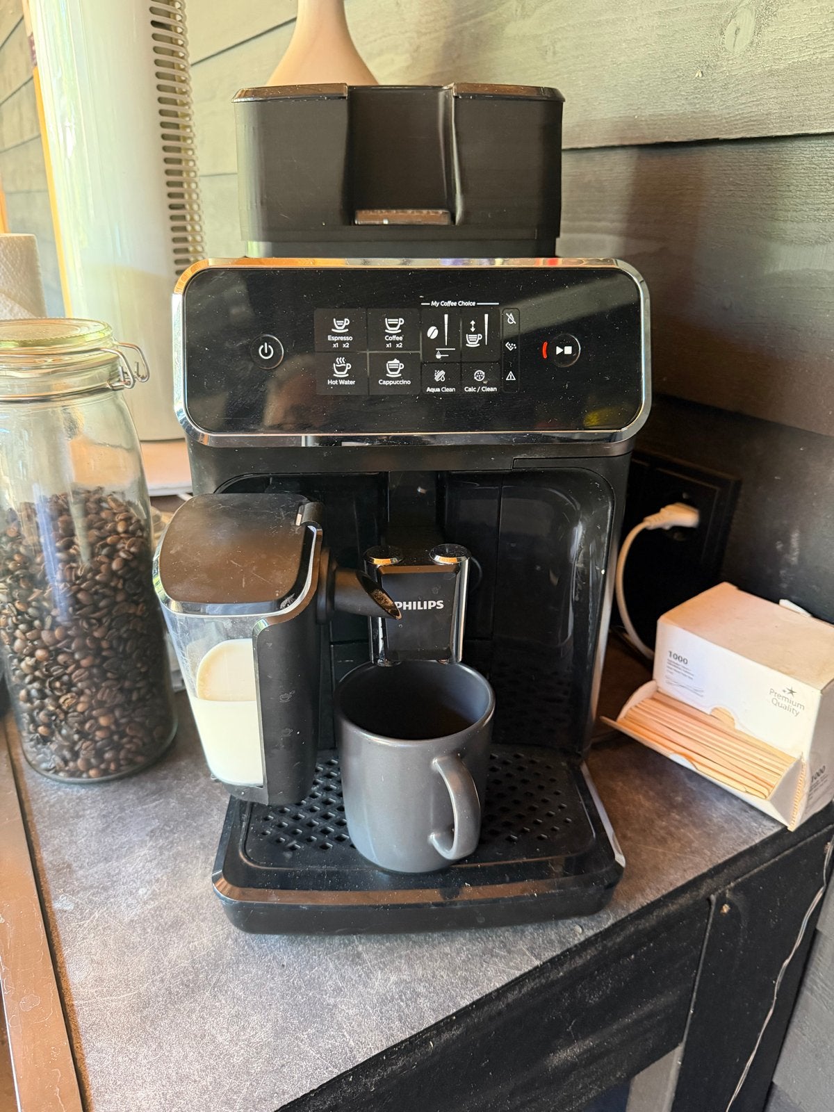 Philips 2200 serie koffiemachine met extra hoge rand, Witgoed en Apparatuur, Koffiezetapparaten, Ophalen, Afneembaar waterreservoir