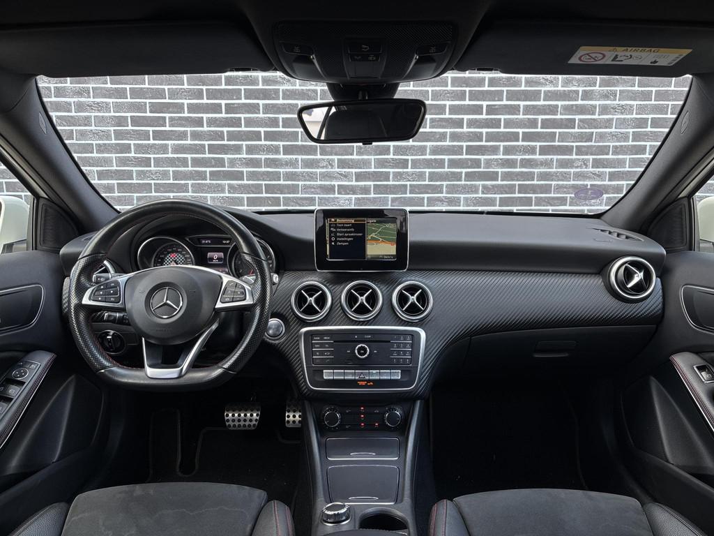 Mercedes-Benz A-klasse 180 Business Solution AMG | AMG-Line, Gebruikt, 4 cilinders, Lichtsensor, Leder en Stof
