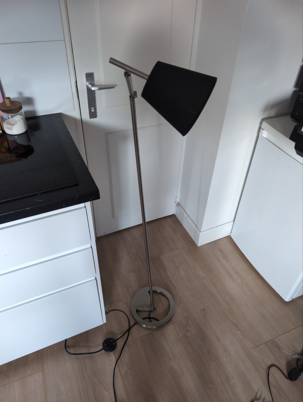 IKEA Nyfors: Moderne vloerlamp met zwarte kap, Ophalen, Gebruikt, GU10, Textiel