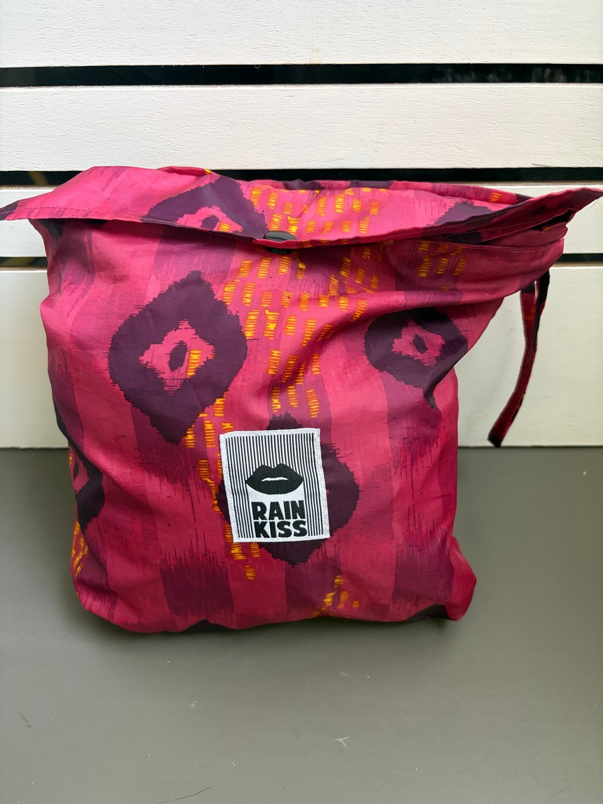 Rainkiss Regenponcho - Roze met patroon, Caravans en Kamperen, Ophalen of Verzenden, Zo goed als nieuw, Regenpak, Dames