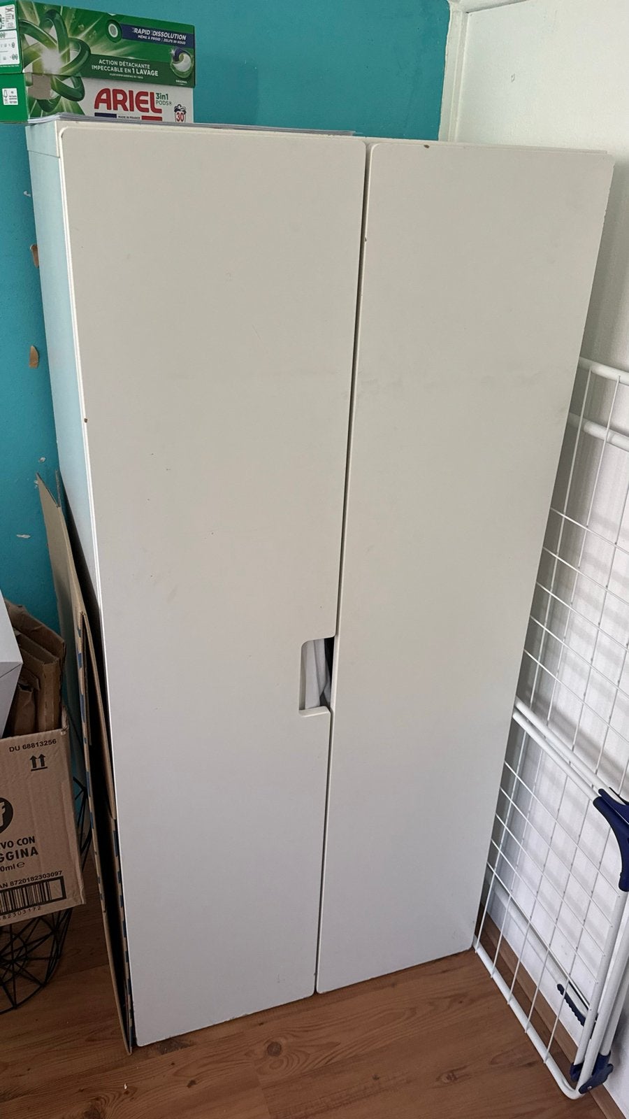 Witte kledingkast met hangruimte en planken, Huis en Inrichting, Kasten | Kledingkasten, Gebruikt, 150 tot 200 cm, 25 tot 50 cm