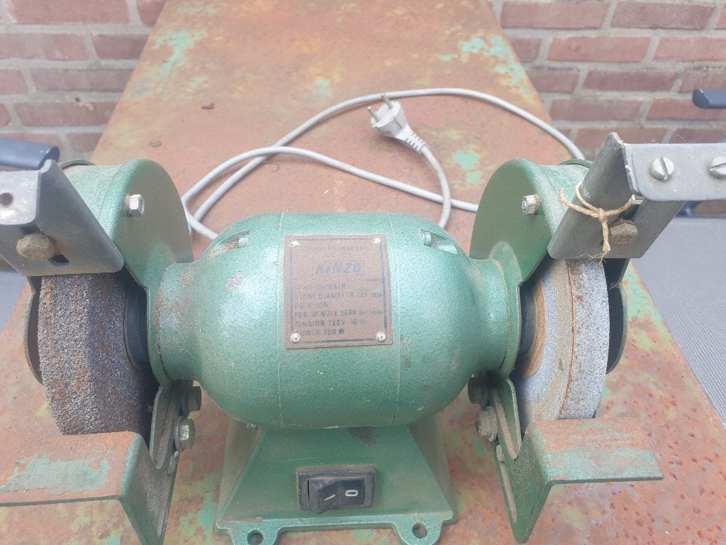 Vaste slijpsteen met 2 slijpstene "grof"en "fijn", Ophalen of Verzenden, Gebruikt, Minder dan 700 watt, Werkbankslijpmachine