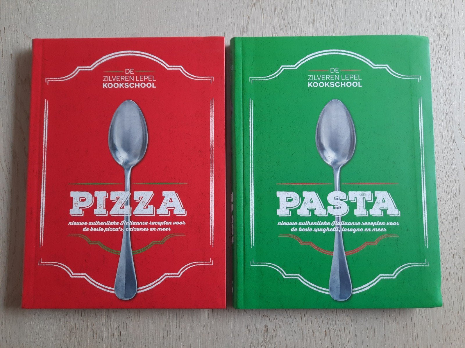 Zilveren lepel Kookschool PIZZA en PASTA

In uitstekende con, Boeken, Ophalen of Verzenden, Zo goed als nieuw, Italië