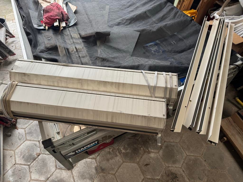 2 handbediende rolluiken - Gebruikt, Doe-het-zelf en Verbouw, Rolluiken, Ophalen, Gebruikt, Wit, 100 tot 150 cm