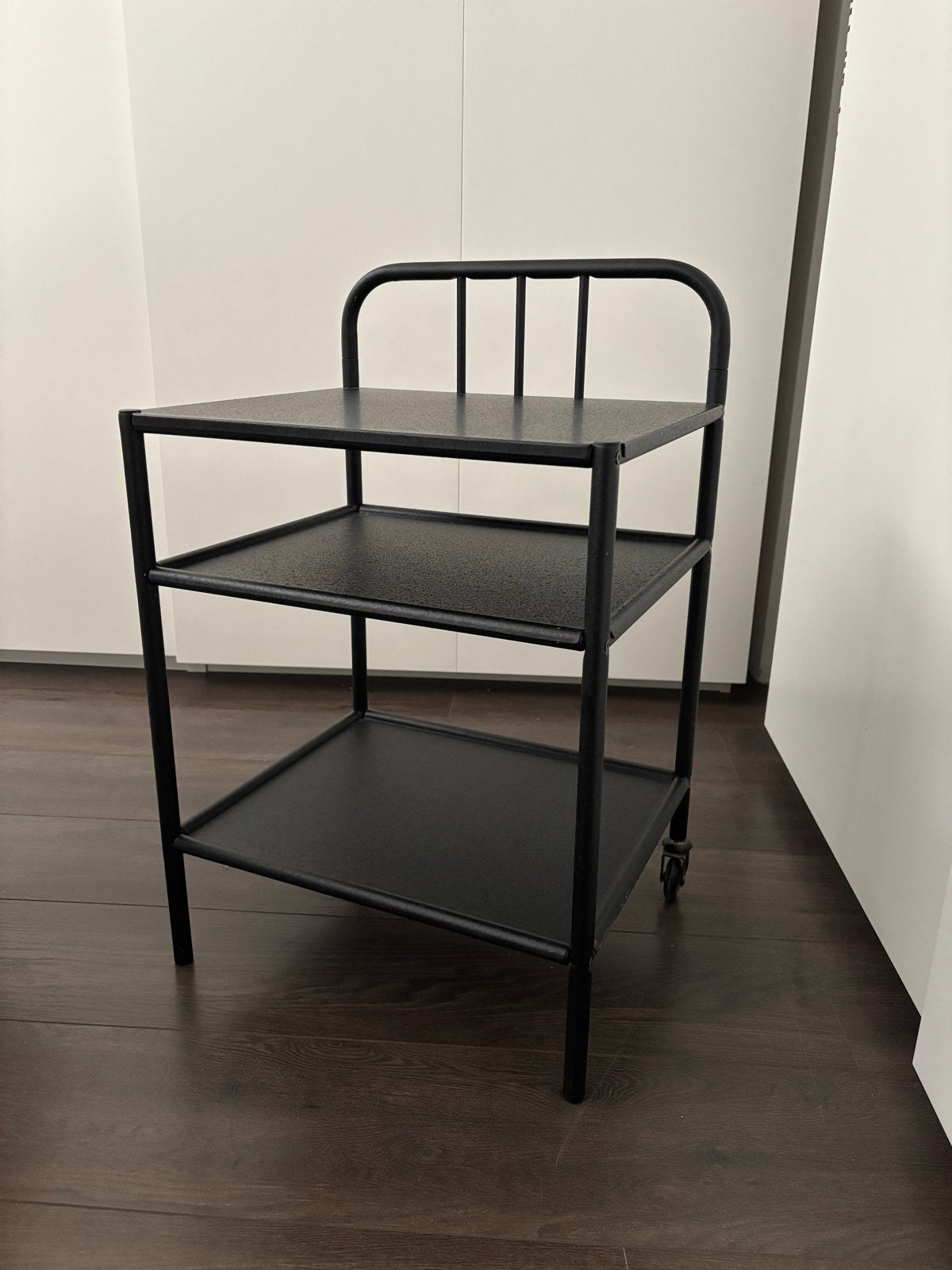 2x IKEA FYRESDAL nachtkastjes/bijzettafels mat zwart, Ophalen, Gebruikt, Metaal of Aluminium, 45 tot 65 cm