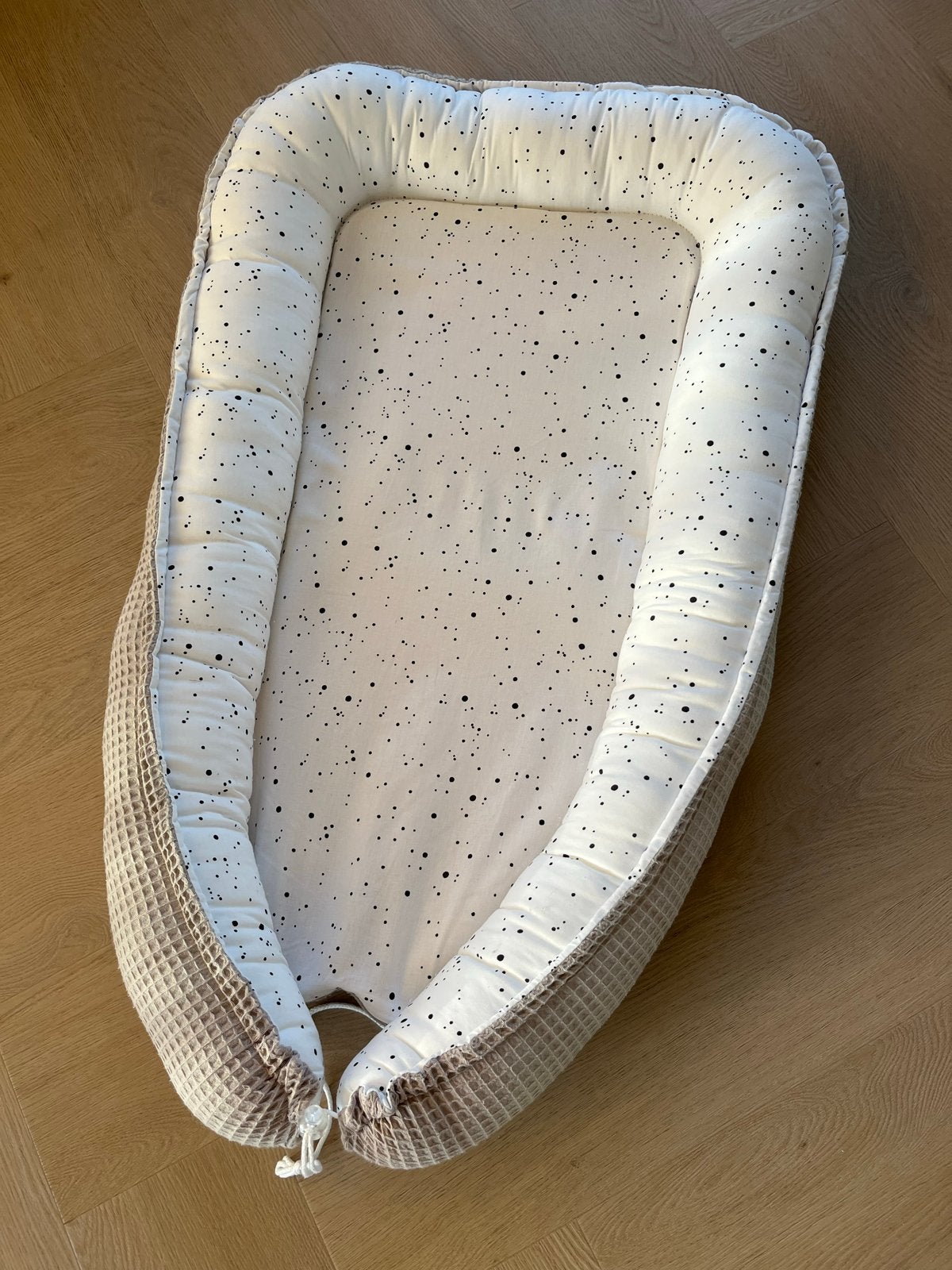 Babynestje - beige wafel - stippen, Ophalen of Verzenden, Zo goed als nieuw, Overige typen