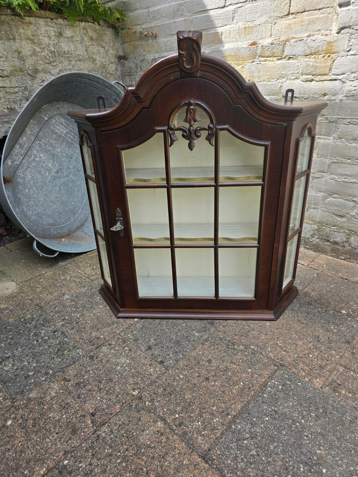 Fraaie vitrine wandkast, Ophalen, Met deur(en), Glas, 50 tot 100 cm