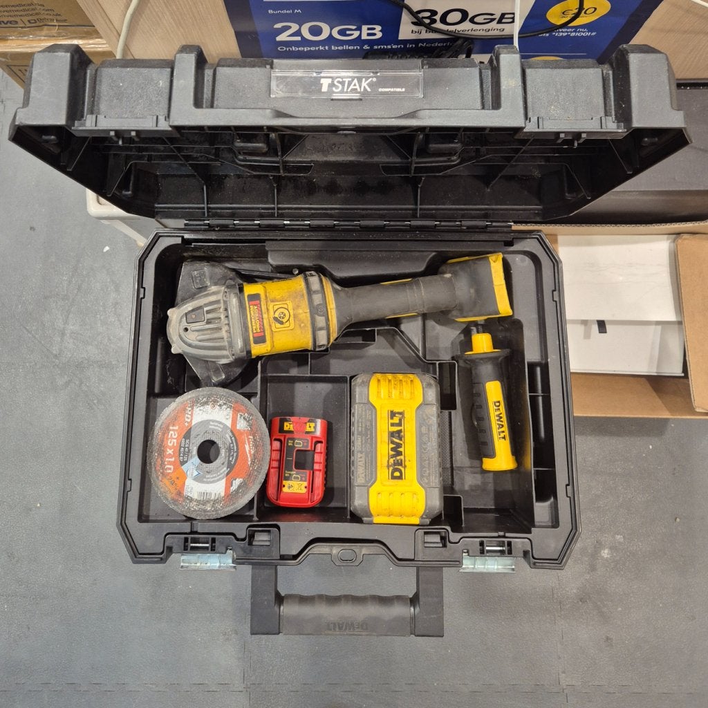 DeWalt DCG418NT-XJ haakse slijper 54V garantie 2027 9ah accu, Dewalt, Gebruikt, Support@dewalt.com, 701 E. Joppa Road
Towson, MD 21286
USA
