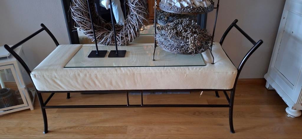 Stalen bankje met ecru kussen - Modern en comfortabel, Huis en Inrichting, Banken | Bankstellen, Ophalen, Modern, Klassiek, Gebruikt
