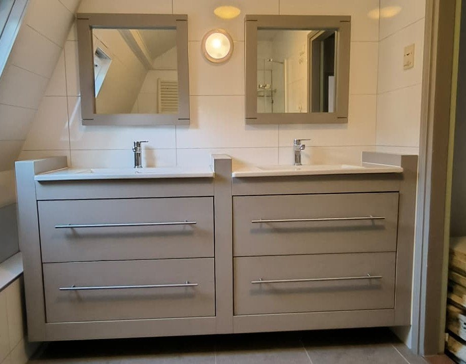 Complete badkamermeubel met dubbele wastafel en spiegels, Huis en Inrichting, Badkamer | Badkamermeubels, Gebruikt, Wastafelkast