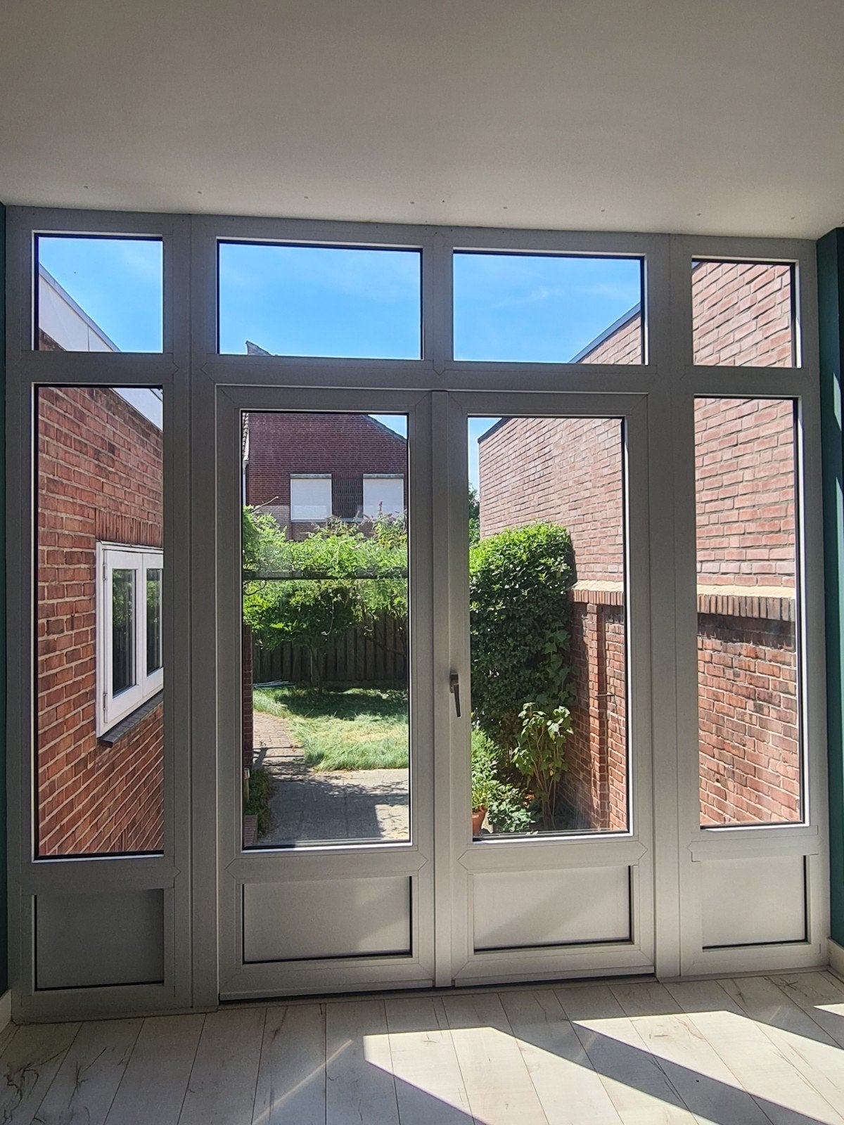 Grote glazen pui met dubbele deur en zijpanelen, Ophalen, Gevelraam of Ruit, 160 cm of meer, Zo goed als nieuw