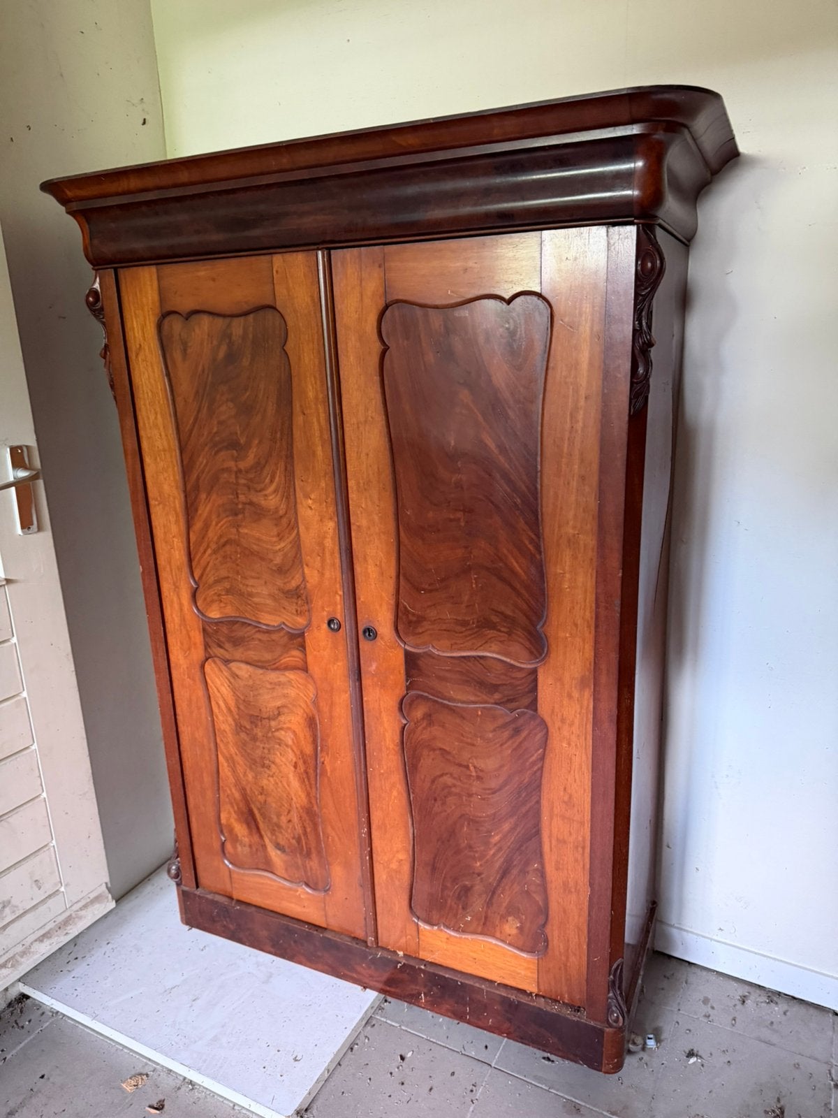 Antieke kast, Ophalen