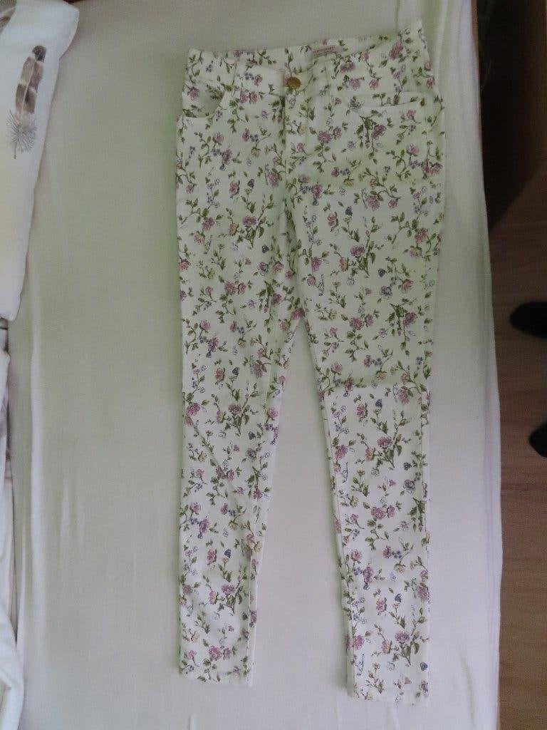 Zomerbroek met bloemetjes,  maat 36, Kleding | Dames, Broeken en Pantalons, Ophalen of Verzenden, Zo goed als nieuw, Maat 36 (S)