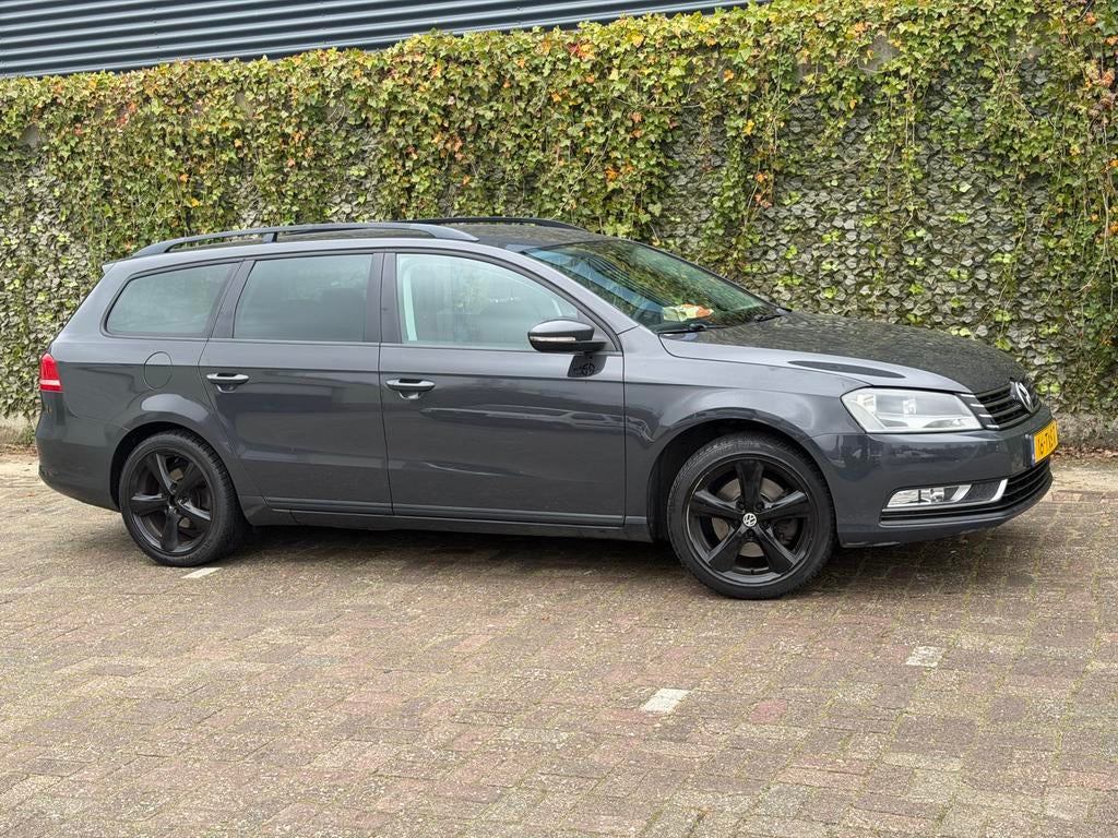 Volkswagen Passat 1.4 TSI 90KW Variant 2012 Grijs, Auto's, Voorwielaandrijving, 4 cilinders, Origineel Nederlands, Handgeschakeld
