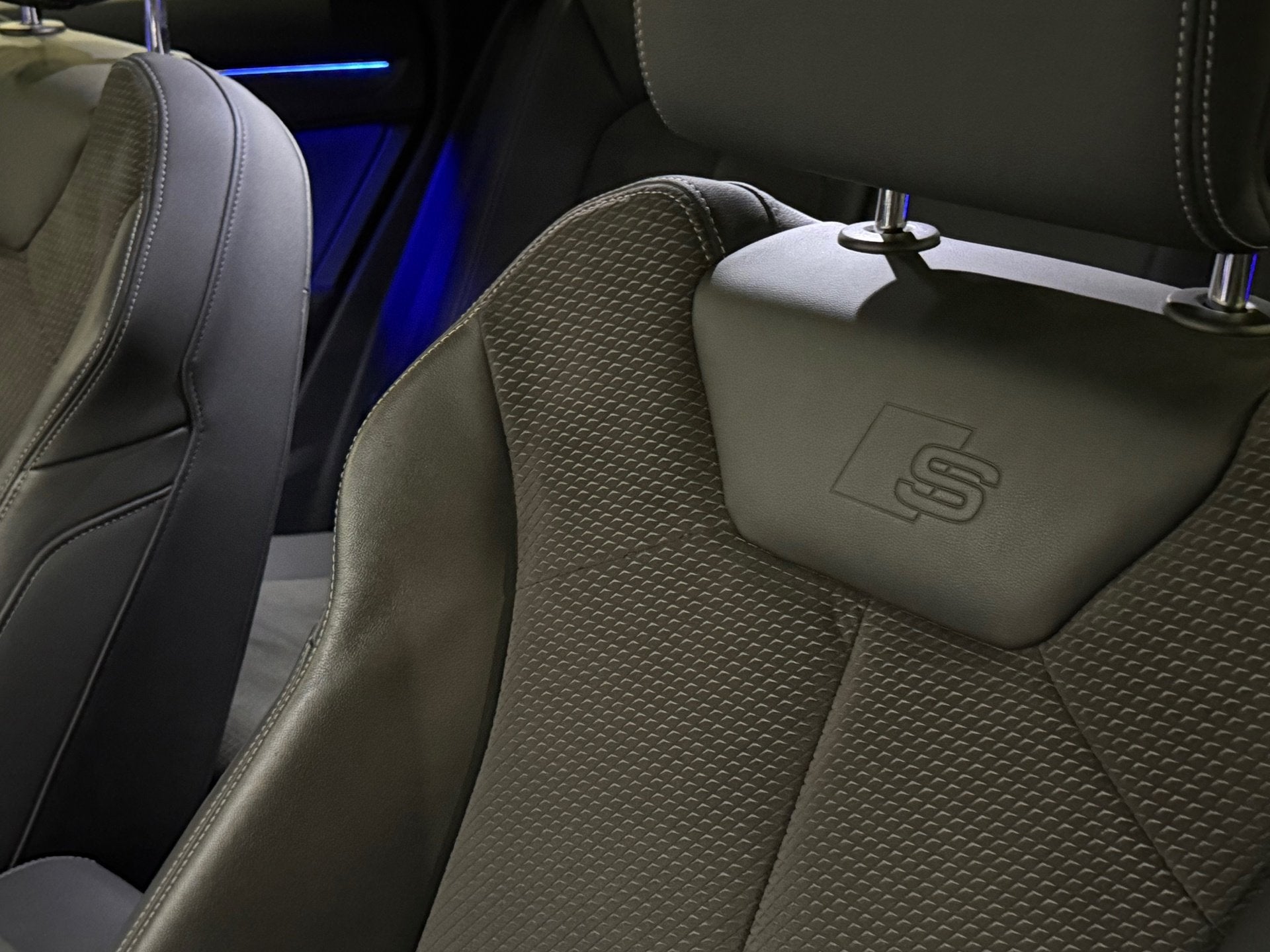 Audi Q3 Sportback 45 TFSI e 3 x S-line Pano Sfeer Keyless Ca, Gebruikt, Zwart, Hybride Elektrisch/Benzine, SUV of Terreinwagen
