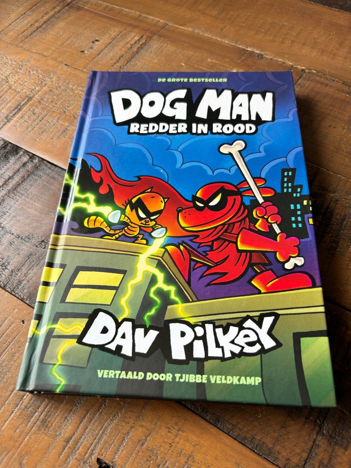 Dog Man: Redder in Rood - Dav Pilkey (Zo goed als nieuw), Ophalen of Verzenden, Zo goed als nieuw, Fictie algemeen