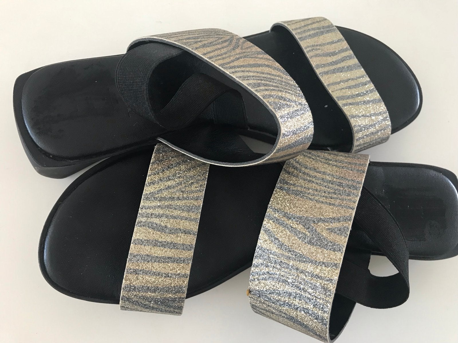 Slippers, Ophalen