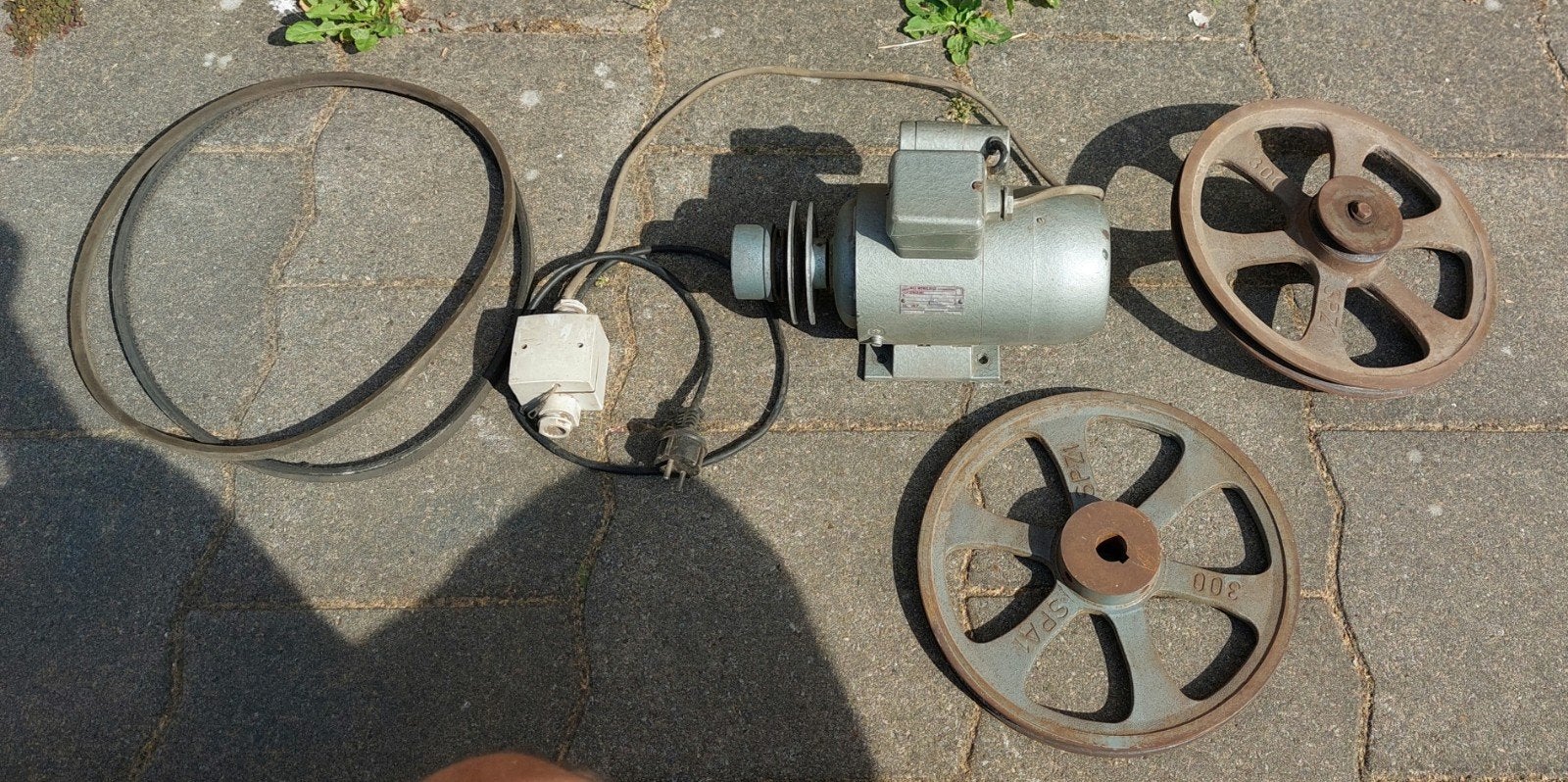 Mez Mohelnice elektromotor met twee vliegwielen en snaren, Doe-het-zelf en Verbouw, Motoren, Ophalen of Verzenden, Gebruikt, Elektromotor