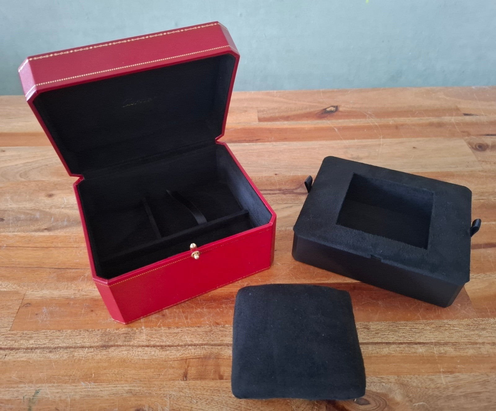 Cartier rode horloge box, Verzenden, Zo goed als nieuw