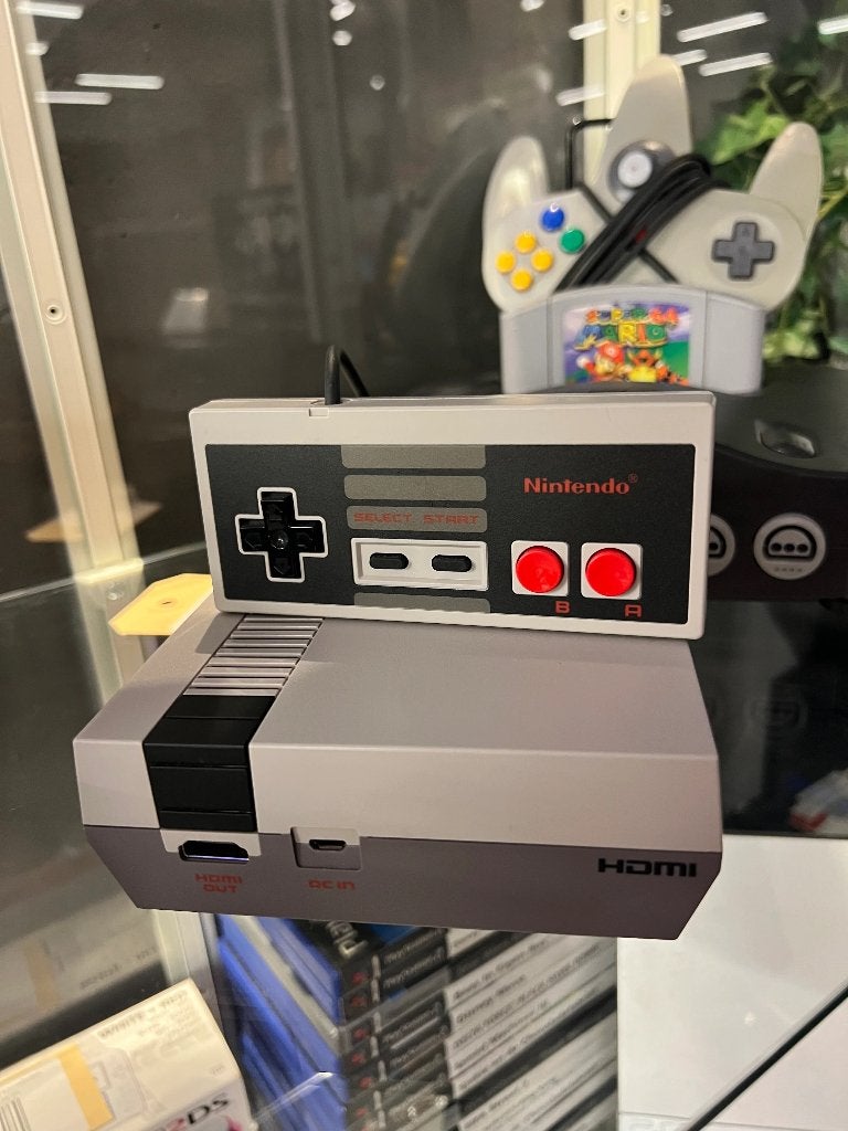 Nintendo classic mini (NES), Ophalen of Verzenden, Zo goed als nieuw, Met 2 controllers, Met games