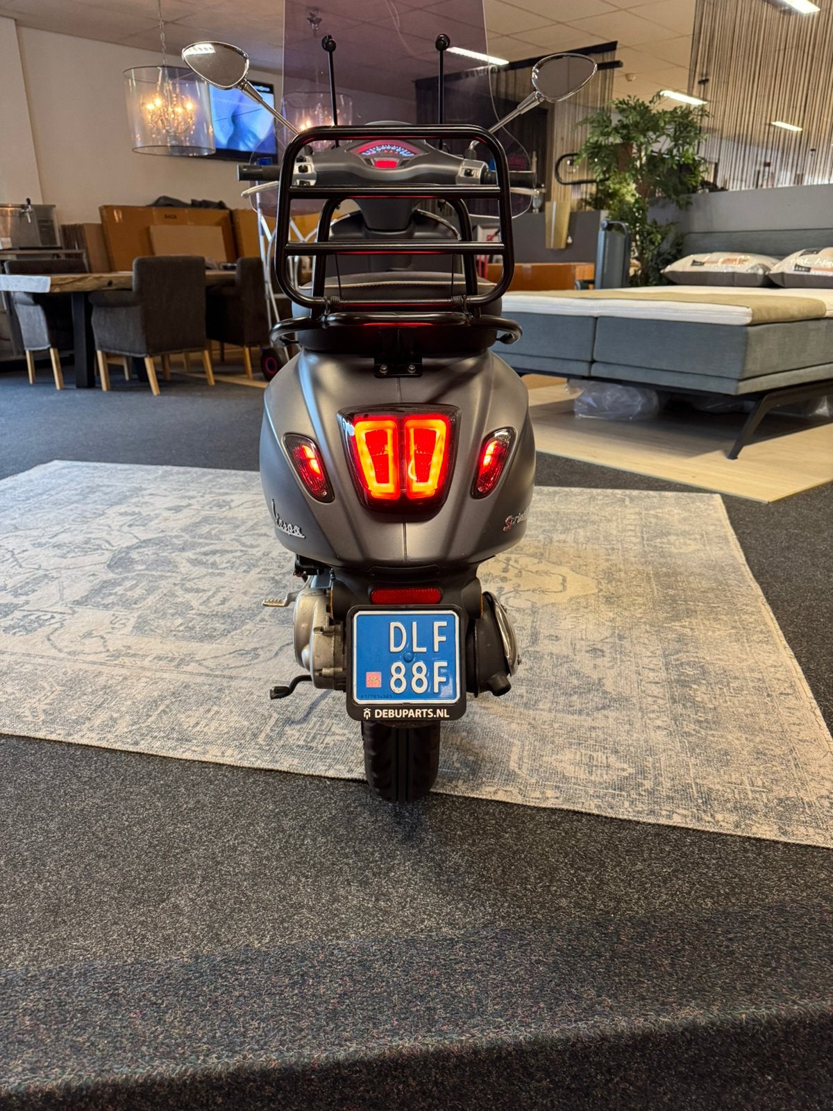 Vespa sprint 2017 mat grijs met blauw kenteken, Ophalen, Gebruikt, Maximaal 45 km/u, Vespa S