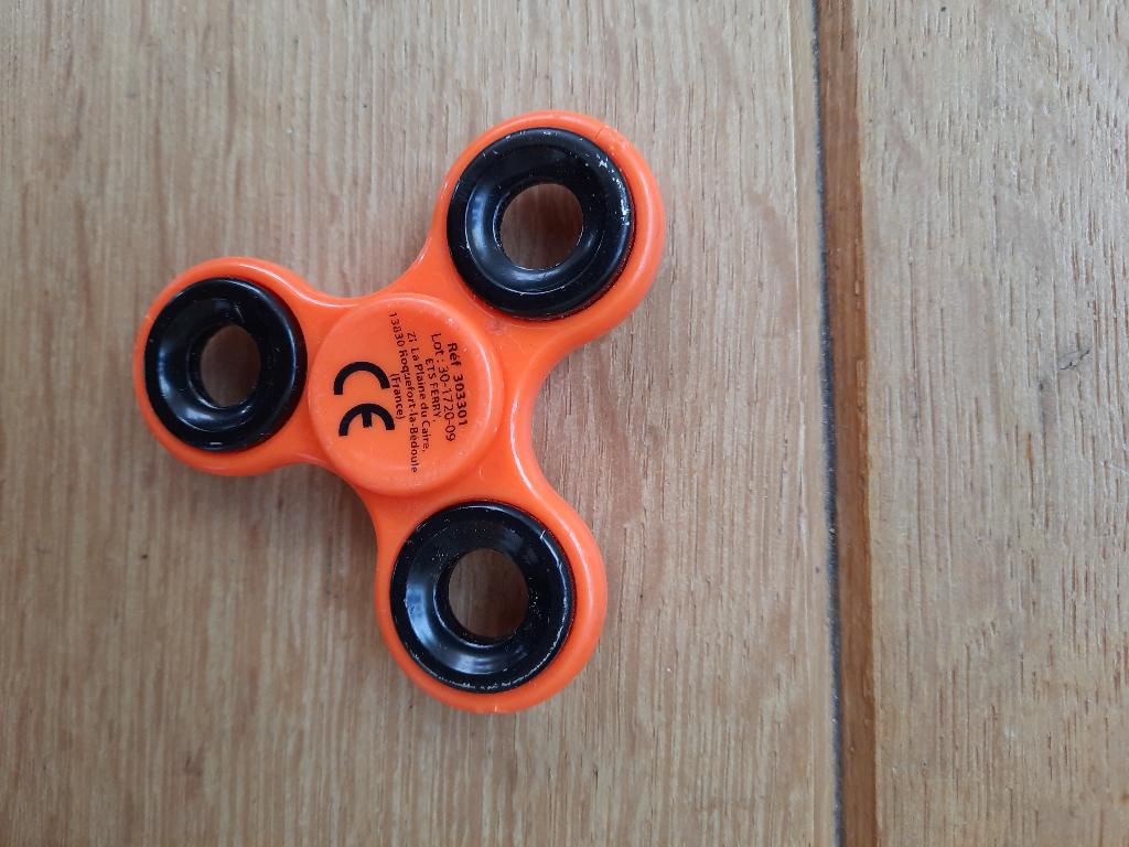 Hand Spinner Fidget - Fel Oranje met zwarte lagers -, Kinderen en Baby's, Ophalen of Verzenden
