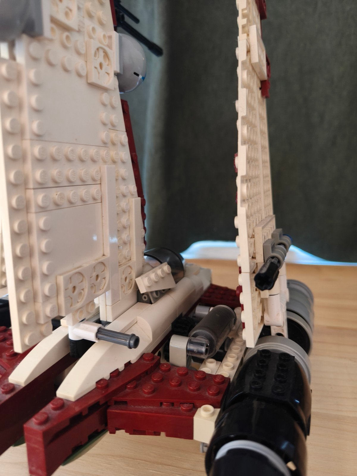 Foto 8 van LEGO Star Wars 7674 V-19 Torrent Starfighter met minifiguur