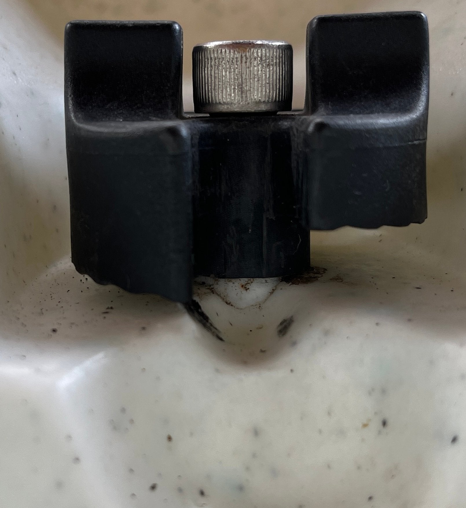 Gezocht: vakkundige PE-reparatie / lassen Hobie trapkano, Watersport en Boten, Ophalen of Verzenden