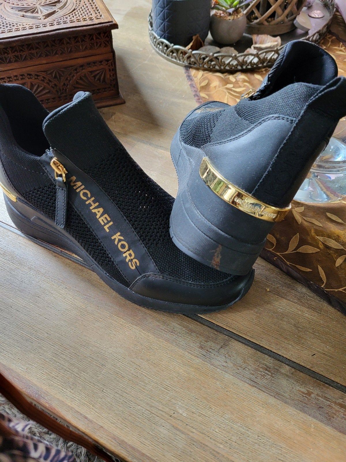 Michael Kors Zwarte Sneakers met Gouden Details, Michael Kors, Zwart, Ophalen of Verzenden, Sneakers of Gympen