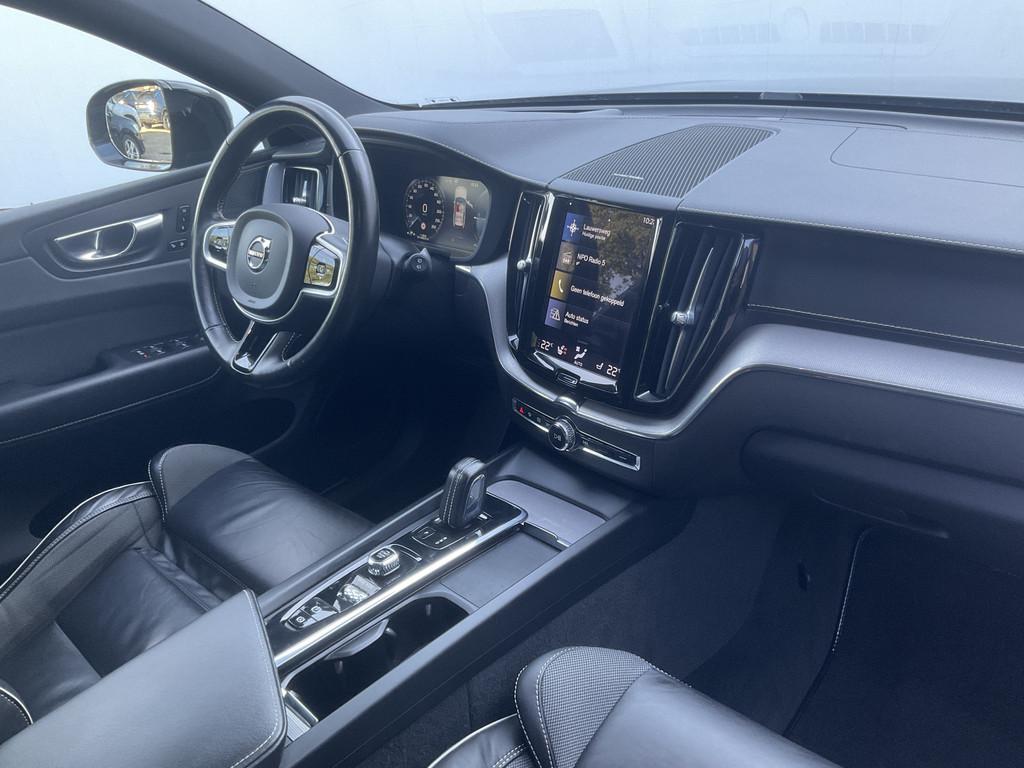 Volvo XC60 2.0 Recharge T6 AWD R-Design HUD HK Pano.dak BLIS, Automaat, Gebruikt, 1969 cc, Zwart