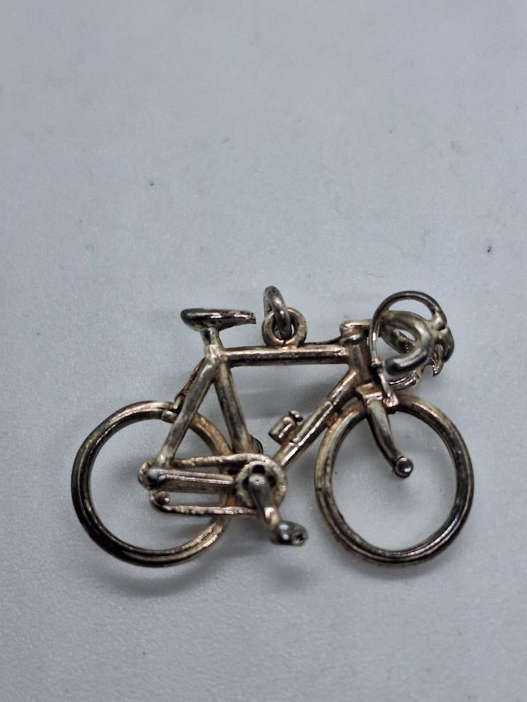 Zilveren kettinghanger miniatuur fietsje - ca. 2 cm, Gebruikt, Overige voorstellingen, Ophalen of Verzenden, Zilver