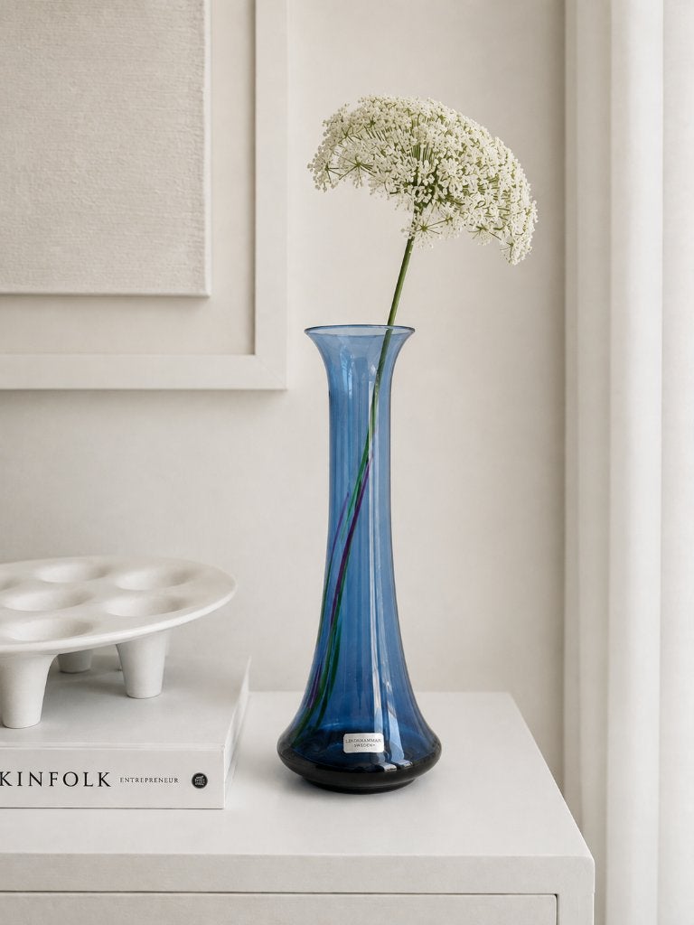 Vintage Zweeds Lindshammar glazen vaas blauw kunstglas, Huis en Inrichting, Woonaccessoires | Vazen, 23 cm, Blauw, Ophalen of Verzenden
