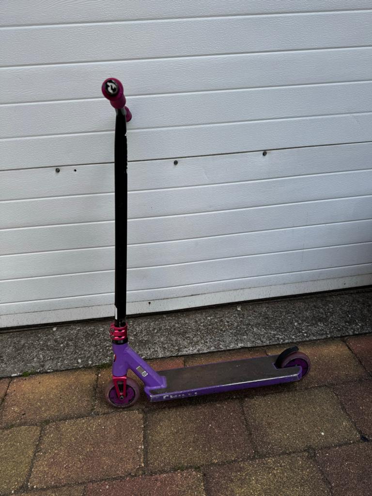 Stuntstep paars/zwart Chilli - Gebruikt, Fietsen en Brommers, Steps, Ophalen, Gebruikt, Gewone step