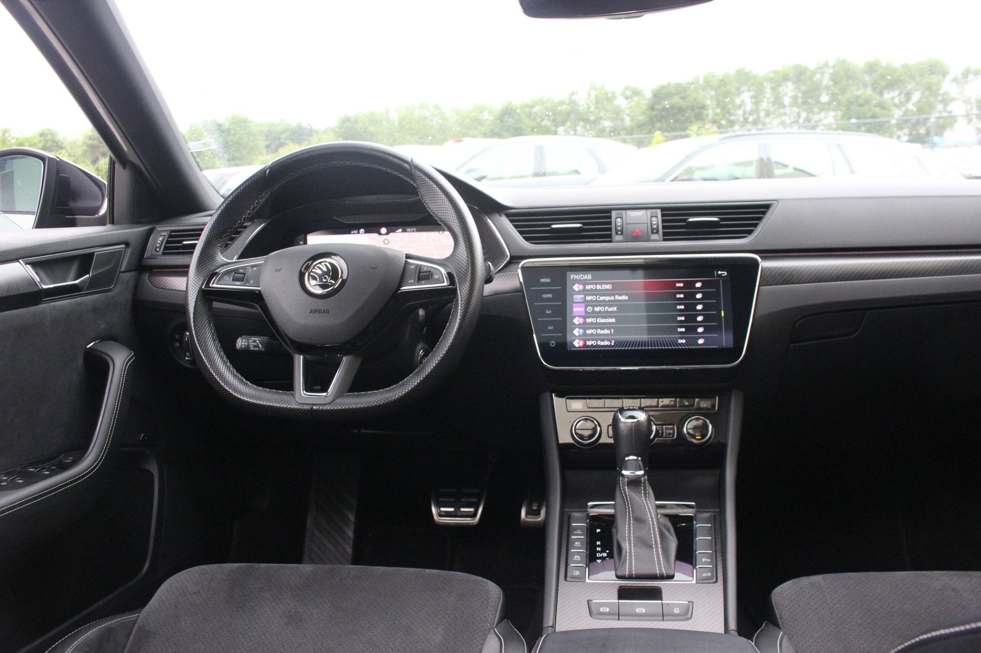 Skoda Superb Combi 1.4 TSI iV Sportline | Trekhaak | Panoram, Auto's, Skoda, Adaptive Cruise Control, Gebruikt, 4 cilinders, Hybride Elektrisch/Benzine