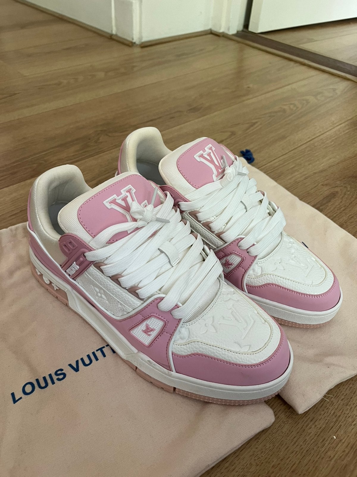 Roze Lv schoenen/sneakers nieuw maat 43, Ophalen, Nieuw, Sneakers of Gympen