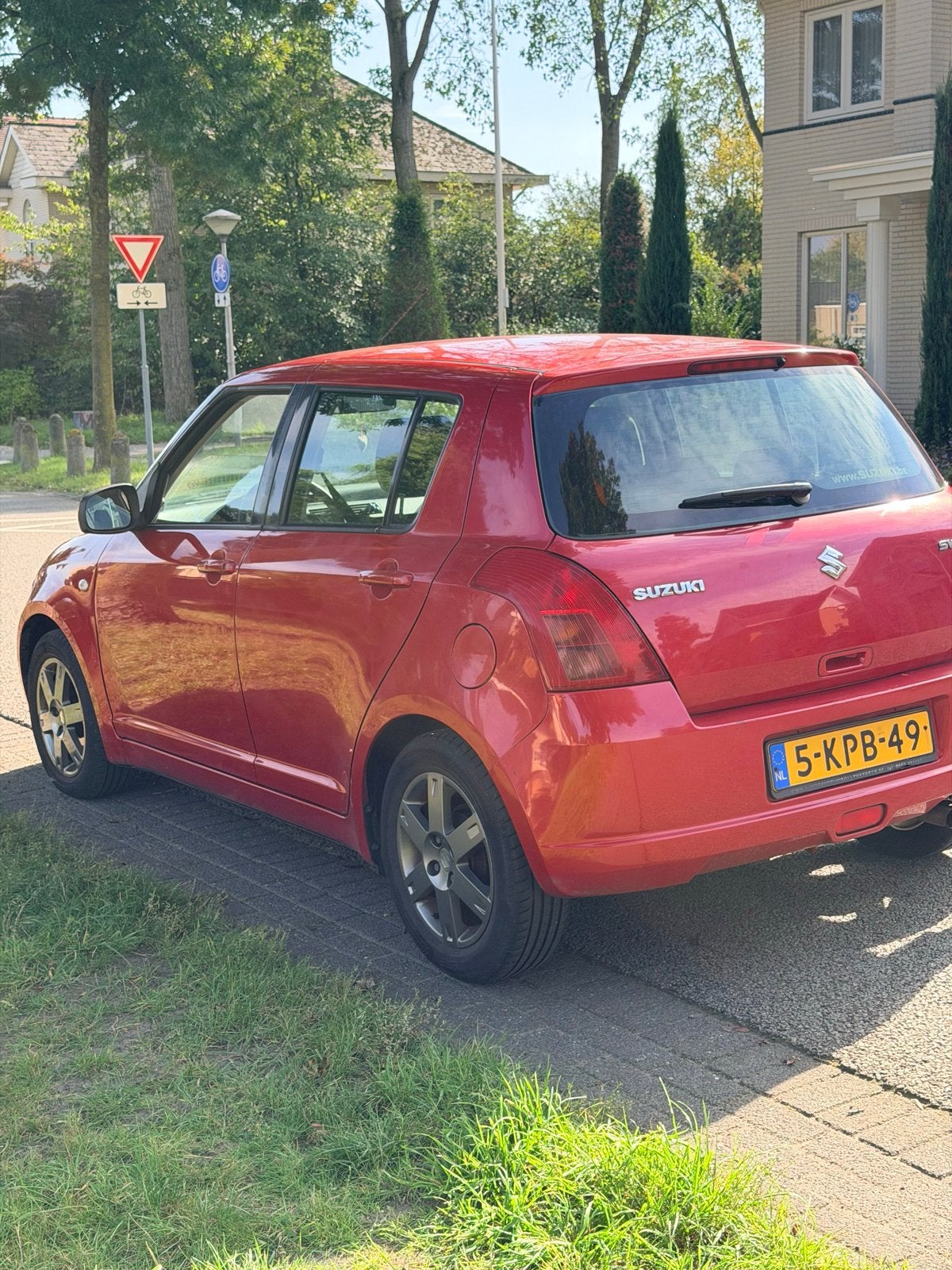Foto 9 van Suzuki Swift 1.3 5D Airco – APK 03-2027