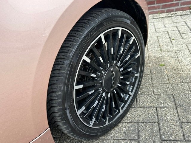 Fiat 500 e 3+1 Icon 42 kWh *camera *17" *stoelv. *15.000 km, Auto's, Fiat, Gebruikt, Overige kleuren, 4 stoelen, 25 min