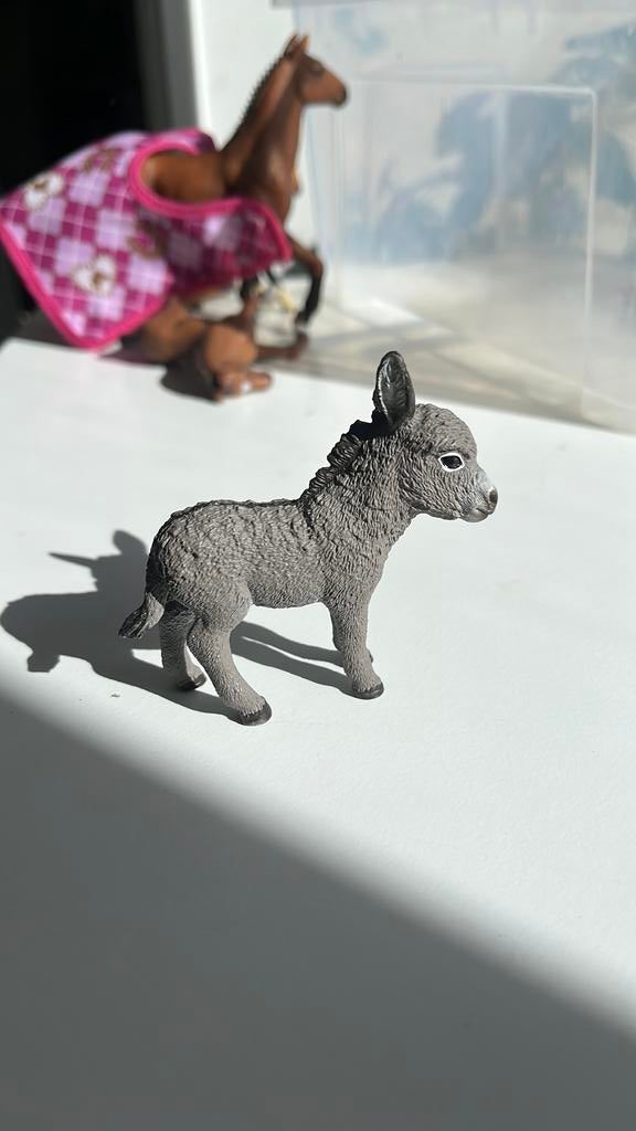 Schleich 2x veulen en ezel, Ophalen of Verzenden, Zo goed als nieuw, Paard, Beeldje of Figuurtje