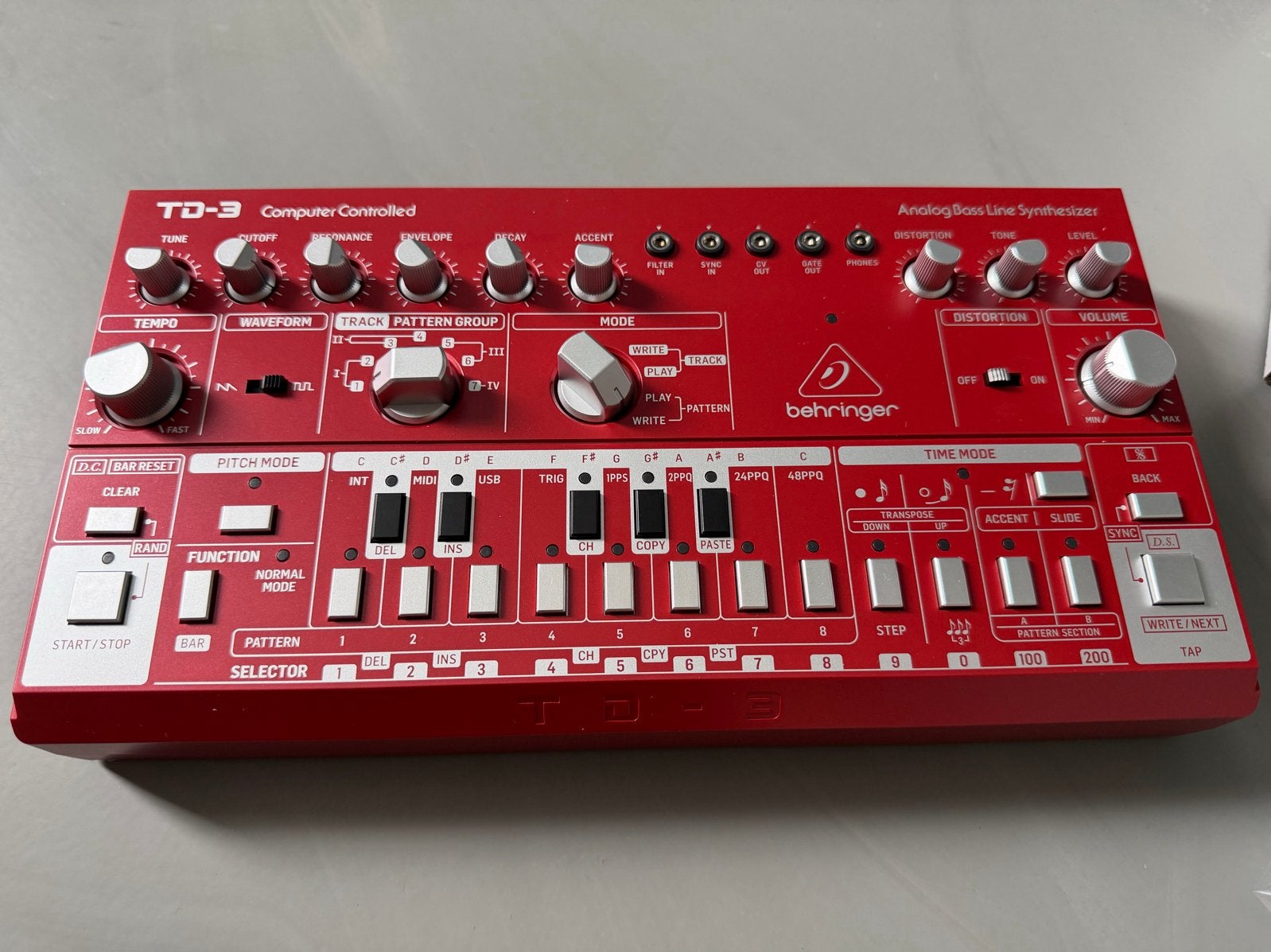 Behringer TD-3-RD Analoge Bass Line Synthesizer - Zo goed al, Muziek en Instrumenten, Synthesizers, Overige merken, Zo goed als nieuw
