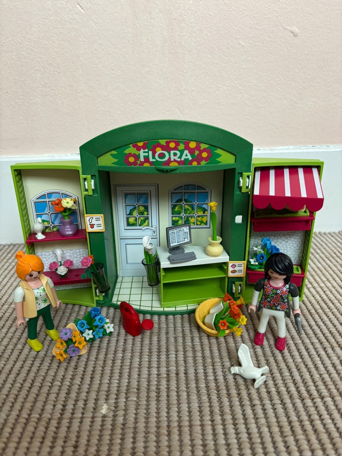 Playmobil bloemenwinkel FLORA met 2 poppetjes en accessoires, Ophalen of Verzenden, Gebruikt