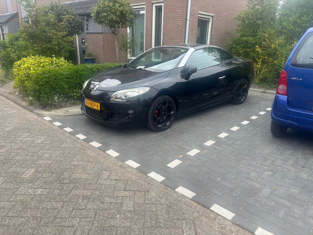 Renault Mégane gt line Coupe Cabrio 2011 Zwart, Auto's, Renault, Voorwielaandrijving, 1998 cc, 750 kg, 4 cilinders
