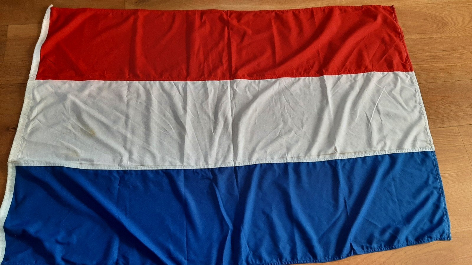 9 verschillende vlaggen en vlaggetjes, Diversen, Vlaggen en Wimpels, Ophalen of Verzenden, Zo goed als nieuw