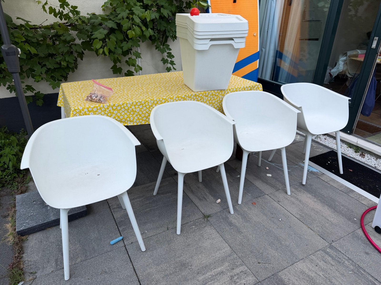 Tuinstoel wit 4 voor €50 (nieuwprijs €50 per stuk), Ophalen, Kunststof, Gebruikt, Wit
